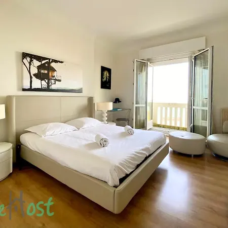 Beautiful Loft With Ocean View - Parking Apartment